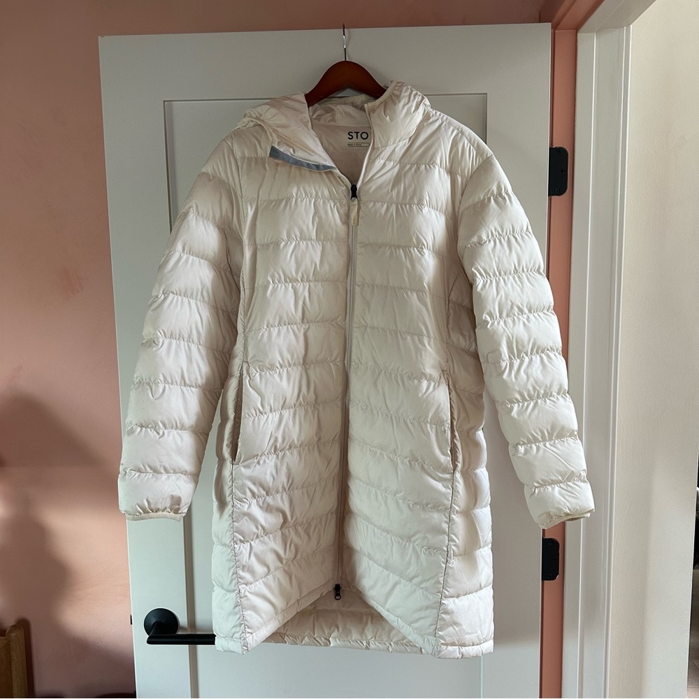 White Quilted Puffer Coat with Water-Resistant Sheen